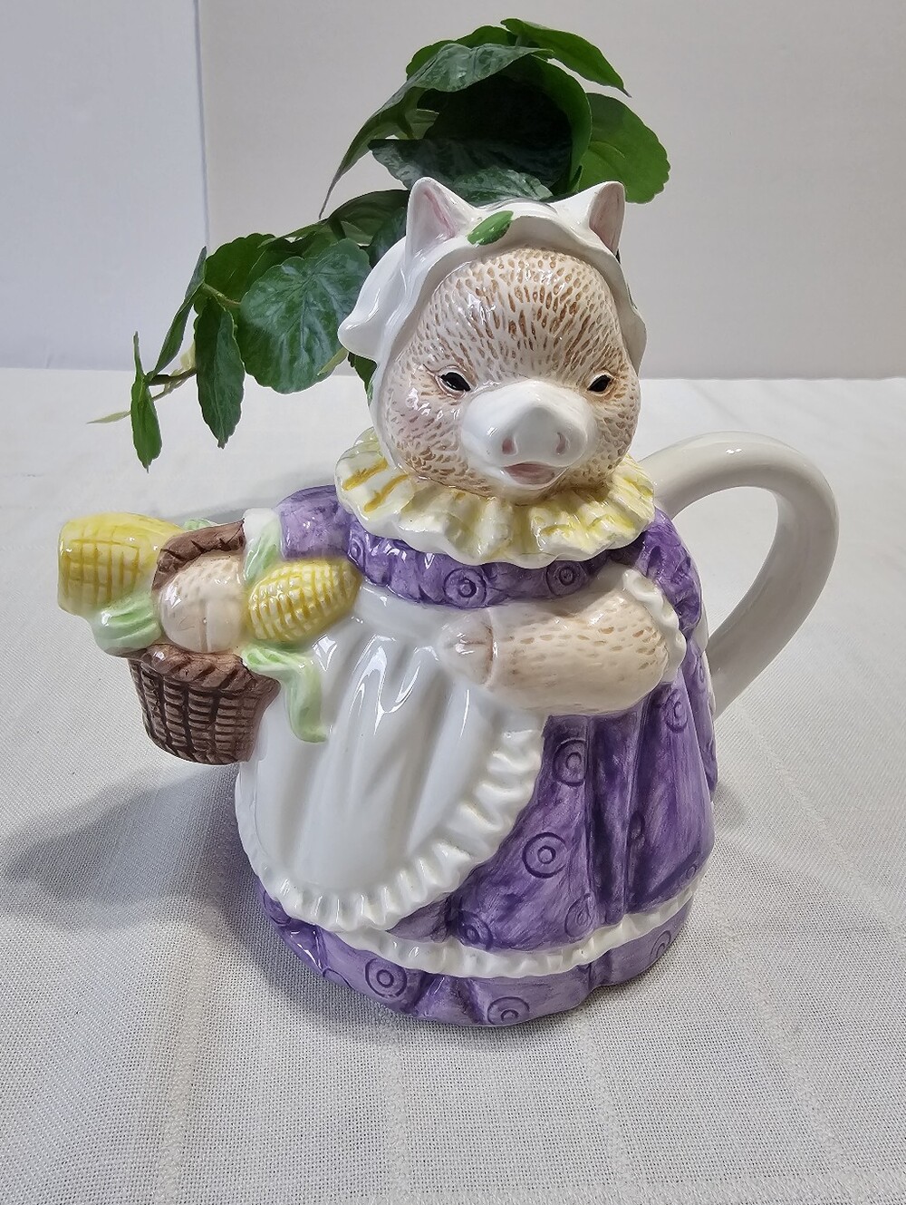 Vintage Heritage Mintvltd "Mrs Pig" Teapot